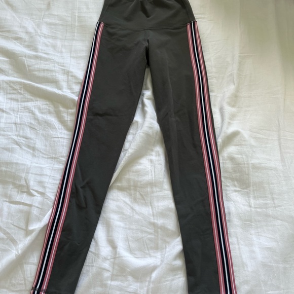 TNA dark grey leggings with stripe design on the side - Picture 2 of 6